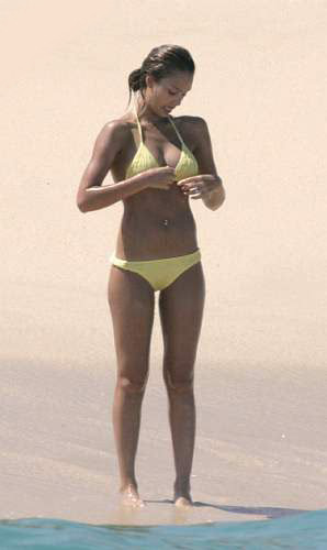 Jessica Alba sur la plage
